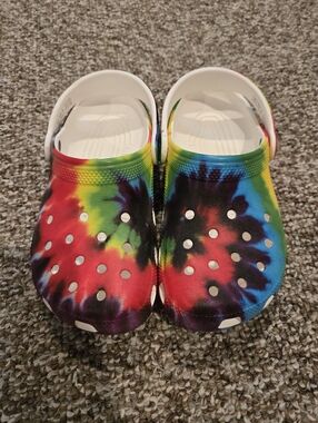 Kids Tie-Dye Crocs Size J1